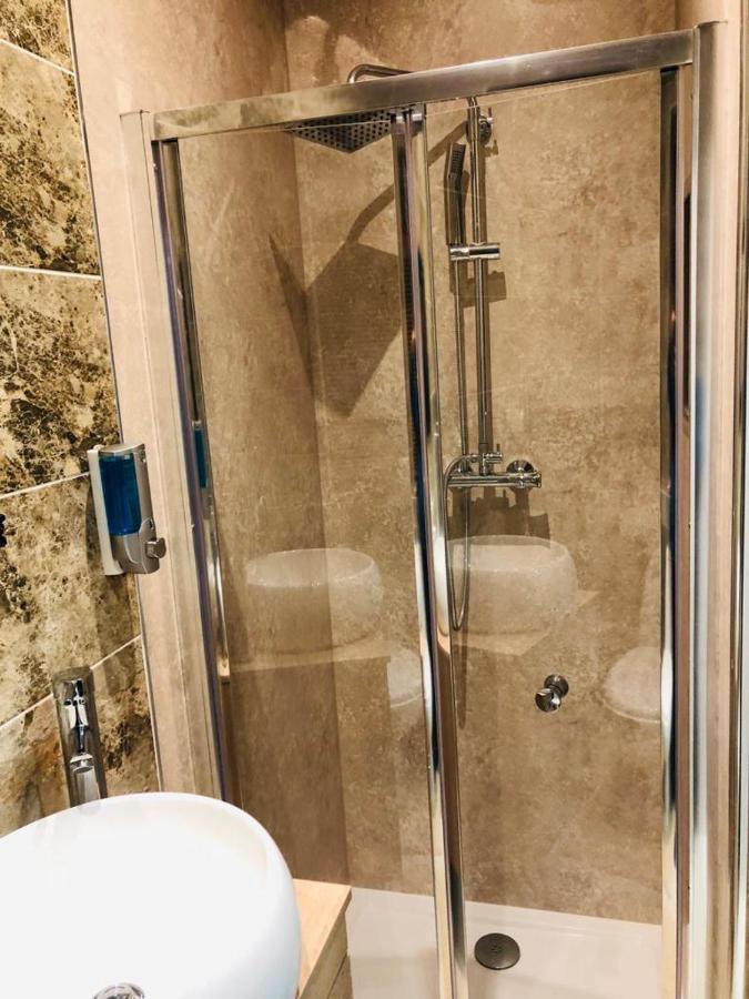 Ar-Rahman, 1 Bed Room And 1 Living Room Apartment 达特福德 外观 照片