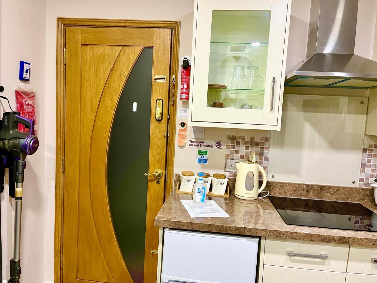 Ar-Rahman, 1 Bed Room And 1 Living Room Apartment 达特福德 外观 照片